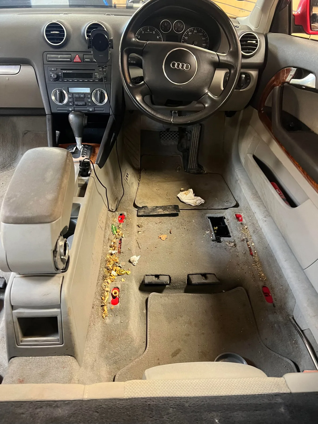Interior auto înainte de curățare chimică